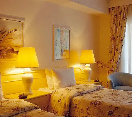Hotel Kiris World